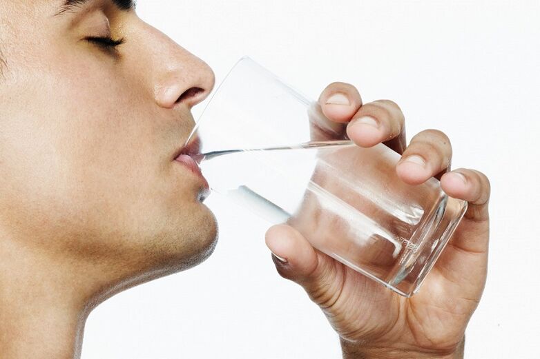 egy férfi hetente 7 kg vizet fogy a fogyáshoz