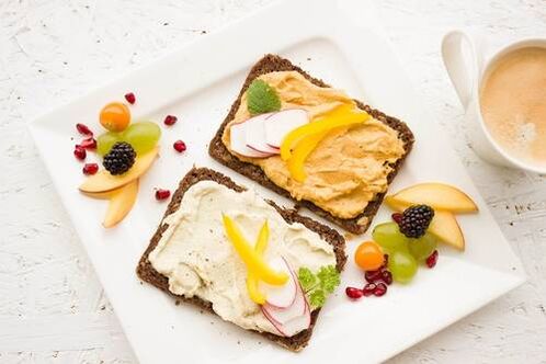 szendvicsek és gyümölcsök a keto diétán